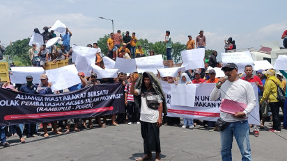 Jalan Diblokir, Ribuan Sopir Truk di Jember Unjuk Rasa Tuntut Keadilan dari Bupati