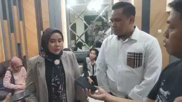 Korban KDRT oleh Oknum Pegawai Petrokimia Gresik Serahkan Bukti Video Mesum Terlapor ke Polisi