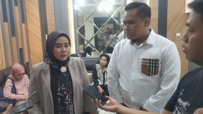 Korban KDRT oleh Oknum Pegawai Petrokimia Gresik Serahkan Bukti Video Mesum Terlapor ke Polisi