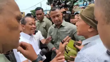 Derita Dibalik Kelangkaan Gas Elpiji 3 Kilogram, Warga Curhat ke Menteri ESDM: Anak Kami Lapar Butuh Makan Pak!