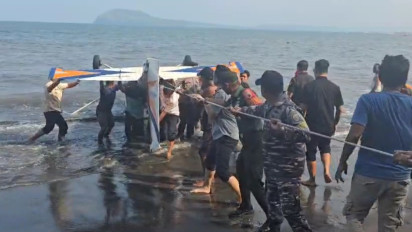 Black Box Diamankan, Dua Kru Pesawat Latih API Selamat