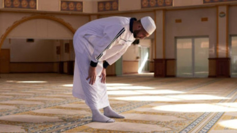 Setelah Bangun dari Rukuk Lekas Baca Doa Ini, Syekh Ali Jaber: Malaikat ...