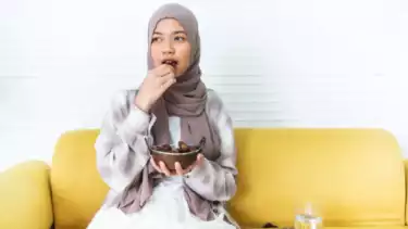 Ilustrasi makan dengan jari