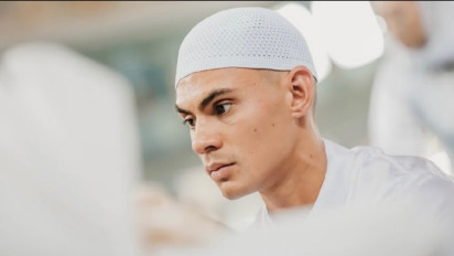 Sebelum Jadi Menantu Cristian Gonzales, Pemain Filipina Christian Rontini Tak Menyangka Proses Mualafnya Disaksikan...