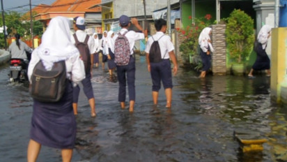 Banjir Genangi SMPN 2 Kedung Banteng, Sidoarjo, Siswa Alami Gatal-gatal