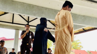 Lima Terpidana Judi Online di Aceh Barat Dihukum Cambuk