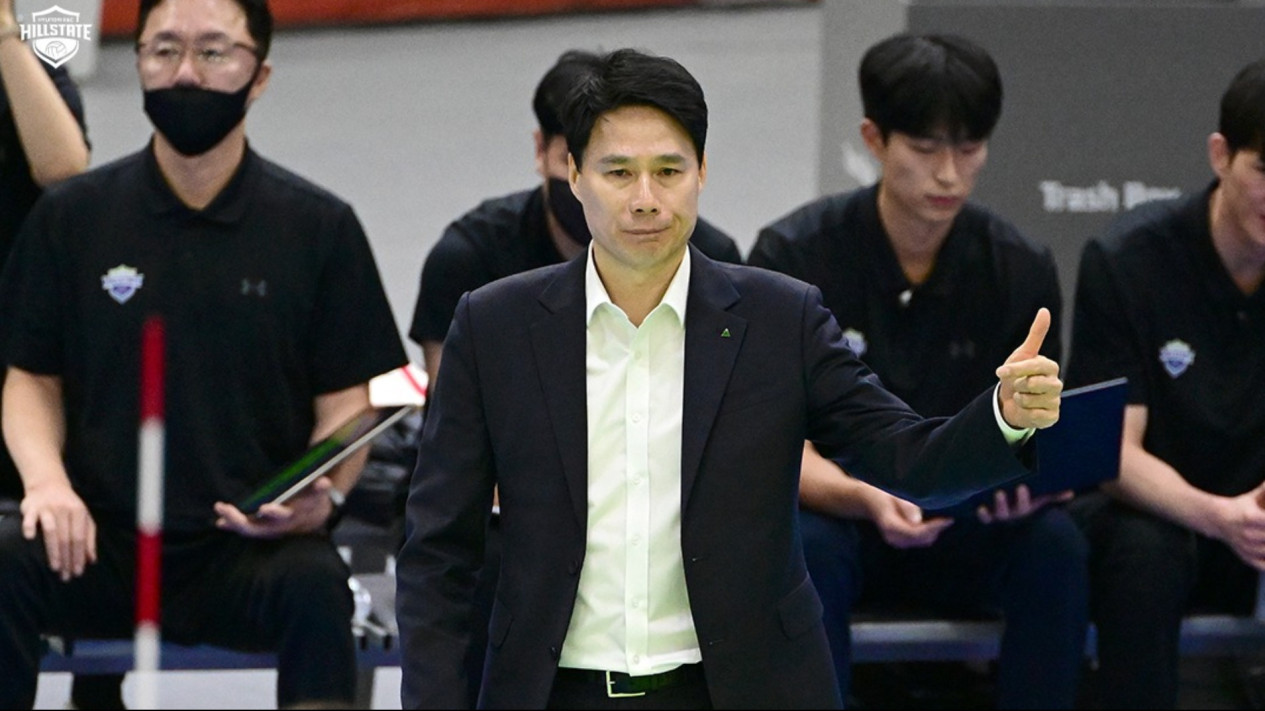 Jelang Pertandingan Melawan Red Sparks, Situasi di Ruang Ganti Hyundai Hillstate Memanas? Sang Pelatih Sebut Moma...
            - galeri foto