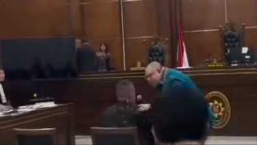 Ricuh Hingga Nyaris Adu Jotos di Ruang Sidang PN Jakarta Utara, Razman Nasution Sebut Hotman Paris Hanya Bermental...