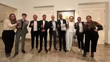 Patrick Kluivert Blusukan ke Kedutaan Besar Belanda untuk Indonesia