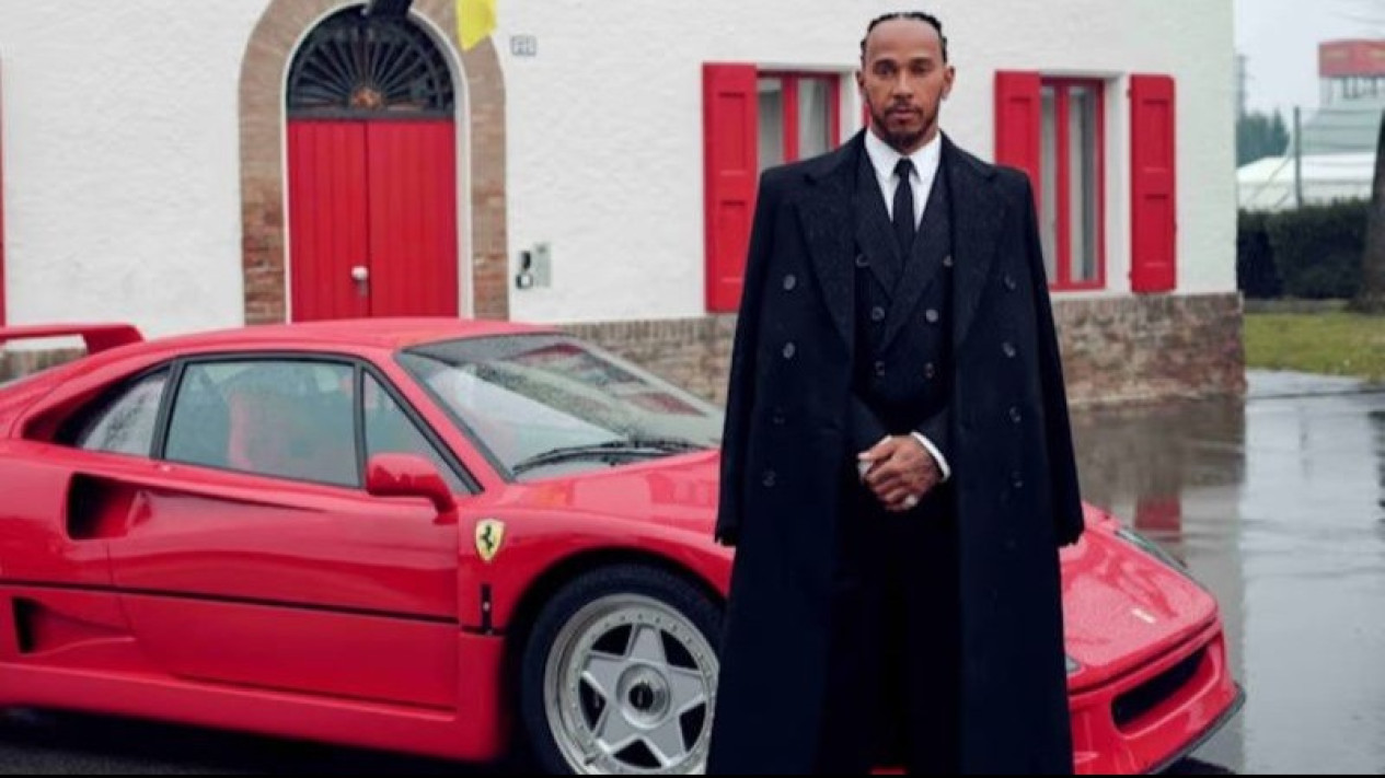 Jajal Mobil Ferrari Pada Uji Coba Tertutup Sebelum F1 2025, Lewis Hamilton Tulis Pesan Positif Untuk Si Kuda Jingkrak
            - galeri foto