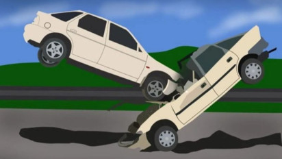 Diawali Terobos Lampu Merah di Menteng, Dua Mobil Tabrakan Hingga Pengemudi Luka-Luka