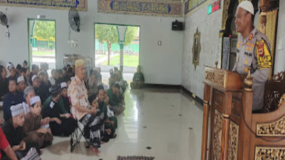 Tak Hanya Sosialisasikan Rekrutmen Polisi, Kapolres Palopo Ajak Santri Tingkatkan Hafalan Al Quran