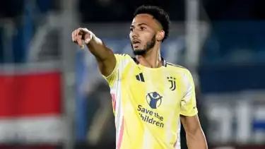 Lloyd Kelly, yang lebih dipilih ketimbang Jay Idzes, disemprot media Italia saat debut untuk Juventus