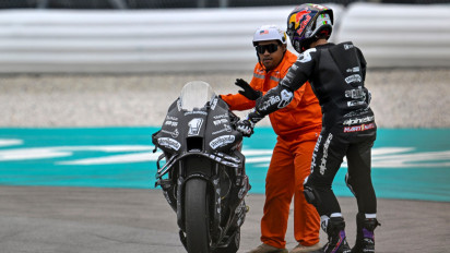 Setelah Alami Kecelakaan Hebat pada Sesi Uji Coba Hari Pertama, Juara Bertahan MotoGP Akhirnya Jalani Operasi...