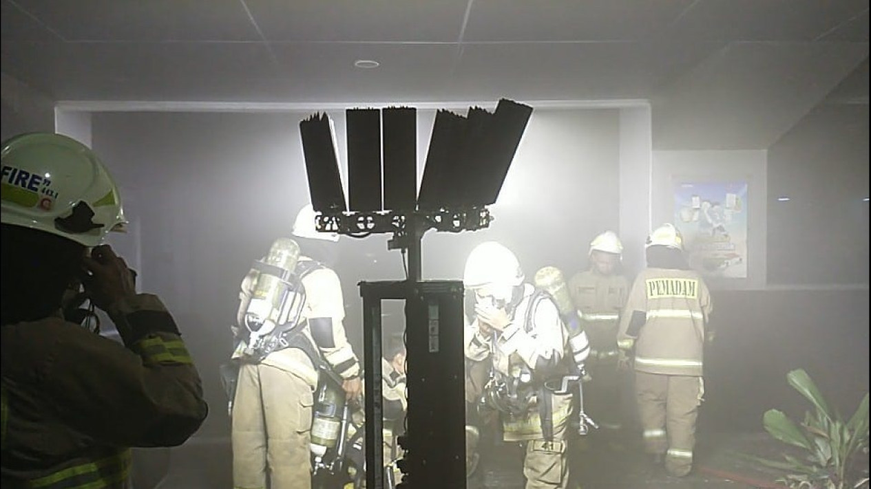 Si Jago Merah Mengamuk, Gedung Kementerian ATR/BPN Terbakar Sabtu Malam
            - galeri foto