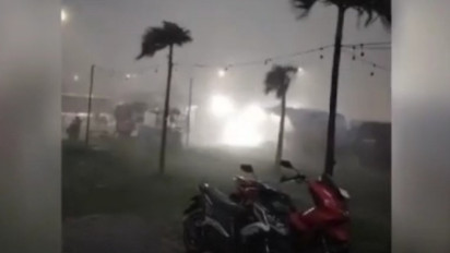 Angin Kencang Terjang Kawasan Pasar Porong Sidoarjo, 10 Pohon Tumbang