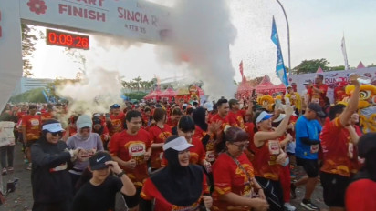 Ribuan Pelari Ramaikan Puncak Perayaan Imlek dalam Sincia Run di Surabaya