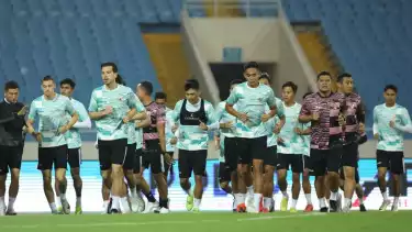 Para pemain Timnas Indonesia sedang berlatih.
