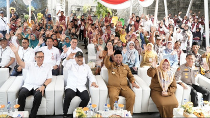 Gus Ipul Bagikan CKG Kado Ulang Tahun Presiden Prabowo pada Lansia
