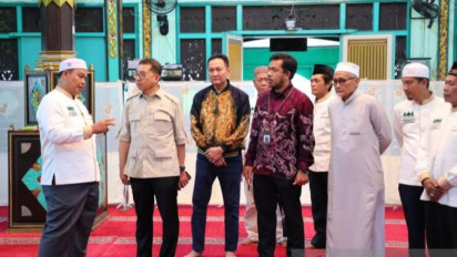 Fadli Zon Kunjungi Masjid Berusia Lebih dari 470 Tahun, Masjid Sultan Suriansyah di Banjarmasin