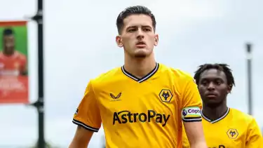 Justin Hubner terlihat latihan bareng tim senior wolverhampton