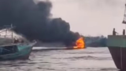 Kapal Nelayan di Penjaringan Jakut Ludes Terbakar, 4 Unit Damkat Dikerahkan