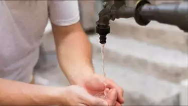 Ilustrasi persiapan kumur saat Wudhu dalam keadaan puasa Ramadhan