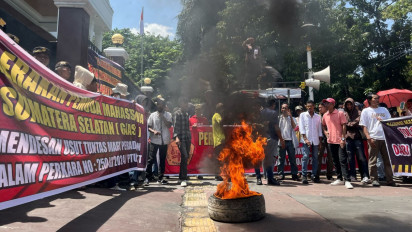 Demonstrasi di PTUN Jaktim Memanas, Massa Minta Hakim Tolak Gugatan PT SKB