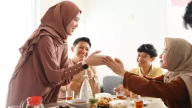 Ilustrasi silaturahmi setelah menjalani puasa Ramadhan selama satu bulan penuh