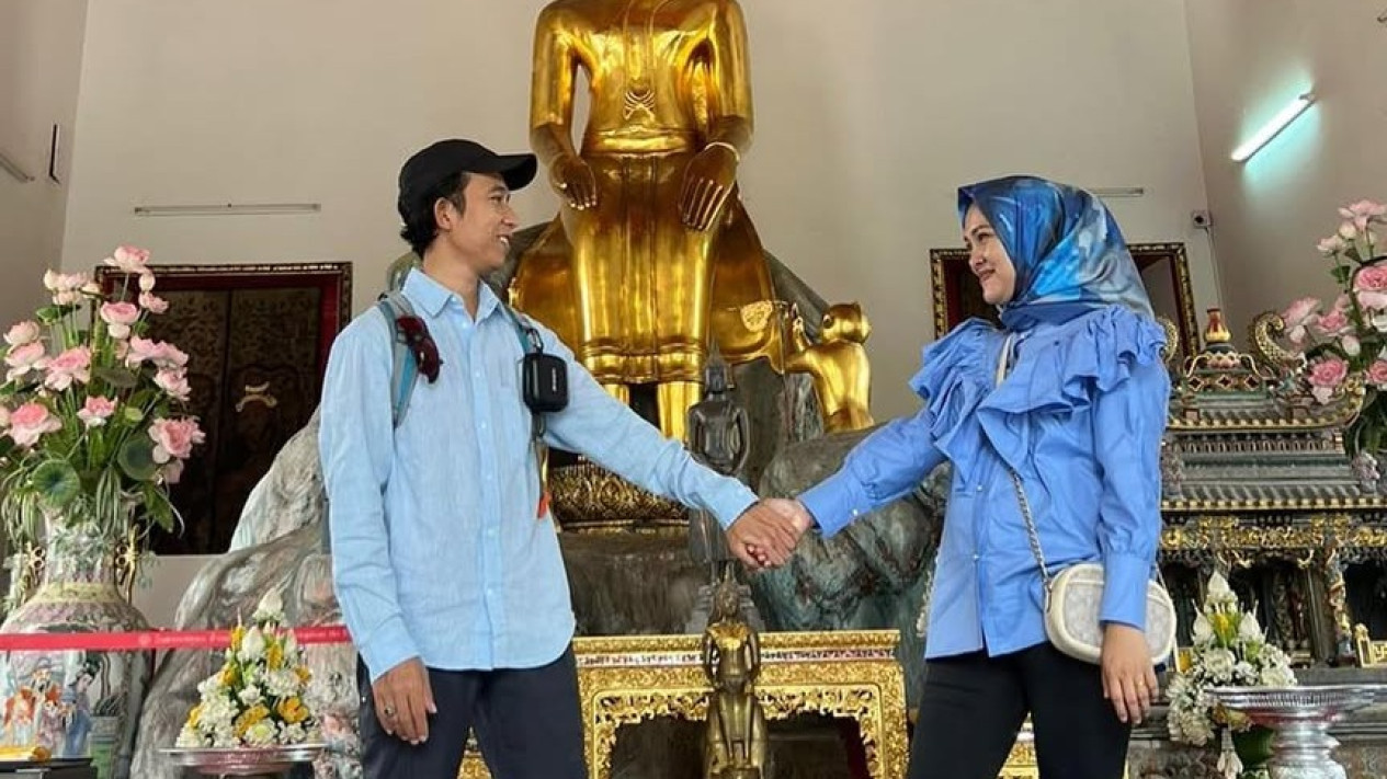 Bukan Orang Sembarangan, Wenny Myzon Sesumbar Sebut Sang Suami Sangat Kaya Raya Melebihi Pegawai PT Timah Manapun Ternyata..
            - galeri foto
