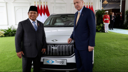 Erdogan Hadiahi RI Mobil Listrik Canggih, Prabowo Balas Senapan Pindad Bertuliskan Nama Presiden Turki