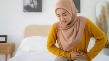 Ilustrasi perempuan haid bersikeras ingin mengisi amalan di malam Nisfu Syaban