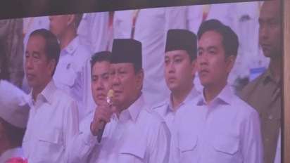Hadir di Acara HUT ke-17 Partai Gerindra, Terekam Momen Jokowi-Gibran Berdiri Berdampingan Mengapit Prabowo