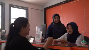Kabupaten Garut menjadi salah satu daerah yang menerima bansos Program Keluarga Harapan (PKH) dan bantuan Sembako, dengan jumlah penerima manfaat mencapai lebih dari 35.000 KPM (Keluarga Penerima Manfaat).