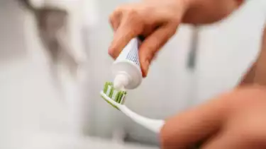 Ilustrasi persiapan sikat gigi ketika puasa Ramadhan di siang hari