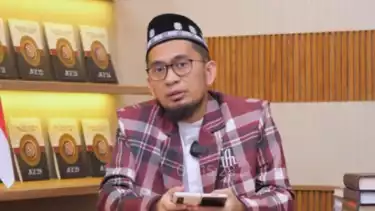 Potret Ustaz Adi Hidayat