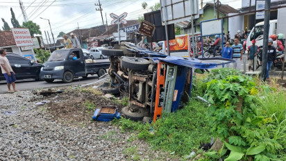 Terobos Perlintasan, Truk di Jember Disambar KA Logawa, Satu Tewas