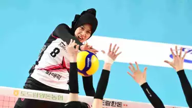 Aksi spike Megawati Hangestri saat pertandingan Red Sparks vs Hi-Pass di putaran kelima Liga Voli Korea.