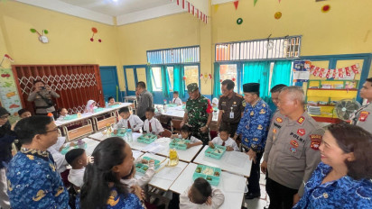 Hari Pertama MBG Di Sekadau, 1.977 Kotak Diberikan Untuk Empat Sekolah