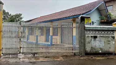 Bangunan bekas SMK YP 17 Bandung di kawasan Babakan Surabaya, Kiaracondong, Kota Bandung.