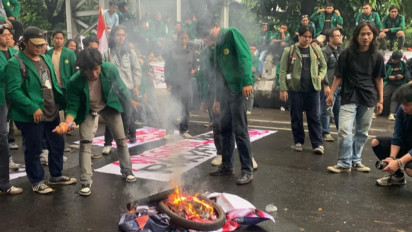 Aksi Mahasiswa di Patung Kuda Ricuh, Ini 7 Tuntutan yang Ditegaskan BEM SI