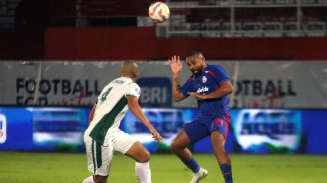 Pelatih Arema FC Beberkan Strategi Hancurkan PSS Slaman 6-2 di Liga 1 Indonesia
            - galeri foto