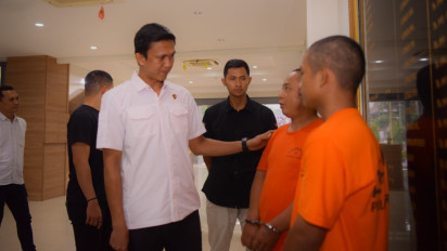 Polisi Tangkap Sindikat Ganjal ATM di Gresik, Nasabah Rugi Rp15 Juta