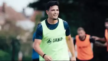 Pemain Timnas Indonesia, Wak Haji Ragnar Oratmangoen saat latihan bersama FCV Dender