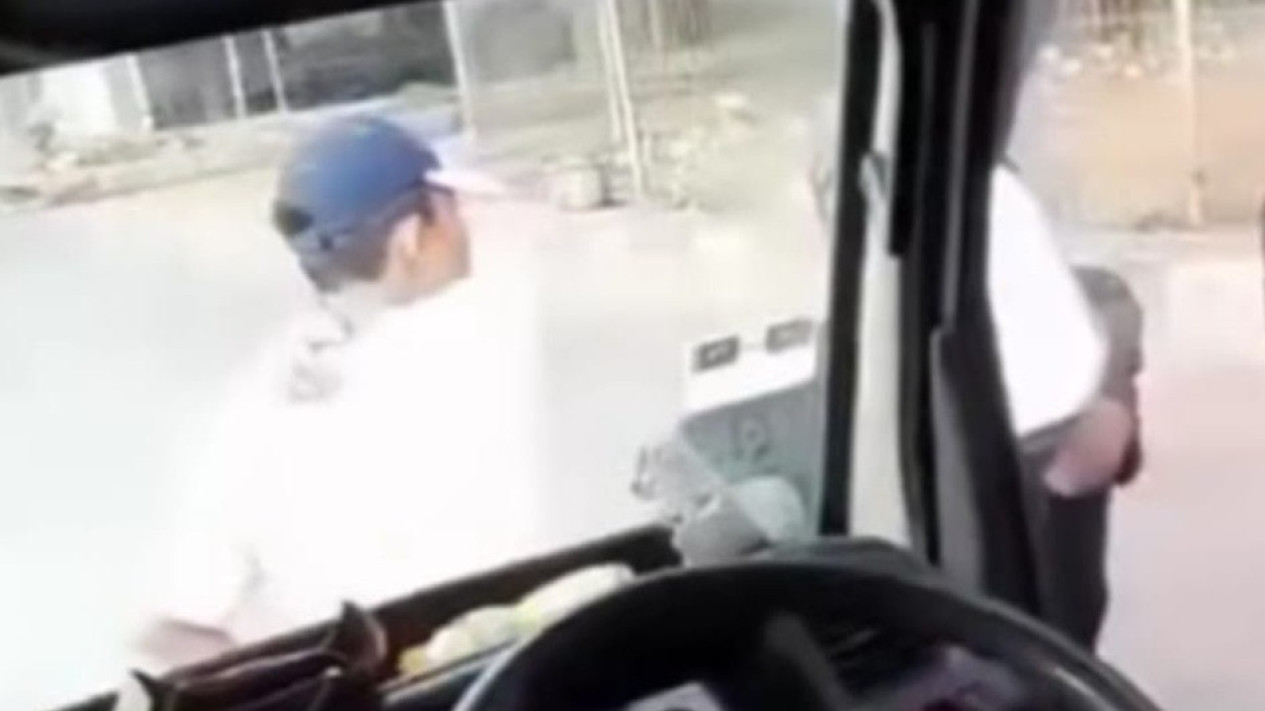 Abang Jago Palak Sopir Travel di Jakbar untuk Pesta Sabu, Polisi Tangkap Pelaku
            - galeri foto