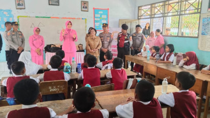 Dukungan Polres Palopo untuk Generasi Sehat! Bagikan Makanan Bergizi dan Pemeriksaan Kesehatan Gratis di Sekolah