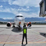 Duh! Pesawat Gagal Mendarat Gegara Kembang Api Pesta Pernikahan, Bandara Ditutup 1,5 Jam