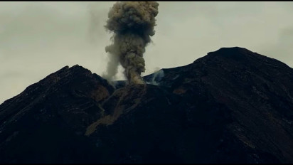 Gunung Semeru Alami 3 Kali Erupsi, Semburkan  Abu Vulkanik hingga 1000 Meter, Masyarakat Diimbau Waspada