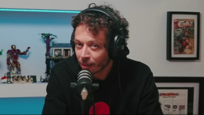 Valentino Rossi Tiba-tiba Komentari Keputusan Lewis Hamilton Pindah ke Ferrari pada F1 2025, Legenda MotoGP itu Mengaku...