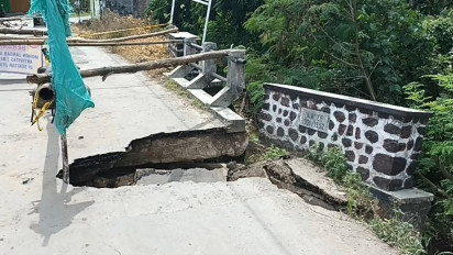 Tergerus Banjir, Jembatan Antar Kecamatan di Pati Ambrol